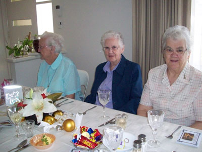 Srs Liguori, Julie, Zoe.